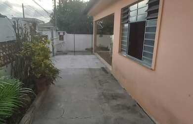 Imagem: A casa possui 2 Dormitórios, 2 Banheiros, 4 Vagas na garagem