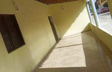 Imagem: A casa possui 1 Dormitório, 2 Banheiros, 1 Vaga na garagem