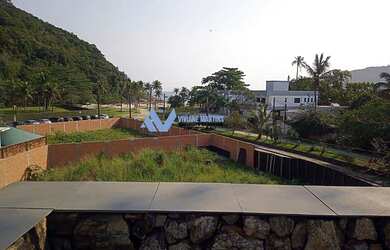 Imagem: A casa possui 5 Dormitórios, 5 Banheiros, 5 Vagas na garagem