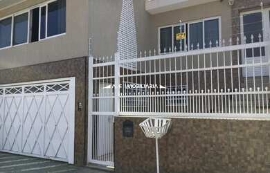 Imagem: A casa possui 5 Dormitórios, 5 Banheiros, 3 Vagas na garagem