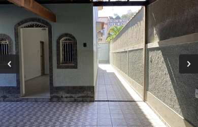 Imagem: A casa possui 2 Dormitórios, 2 Banheiros, 1 Vaga na garagem