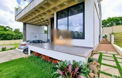 Imagem: A casa em condomínio possui 5 Dormitórios, 5 Banheiros, 2