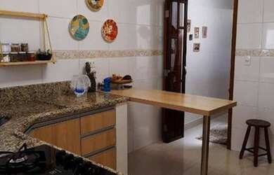 Imagem: A casa à venda possui 2 Dormitórios, 1 Banheiro, 1 Vaga na