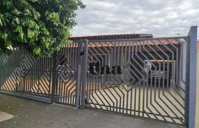 Imagem: A casa possui 3 Dormitórios, 3 Banheiros, 2 Vagas na garagem