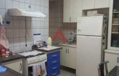 Imagem: A casa possui 2 Dormitórios, 1 Banheiro, 2 Vagas na garagem