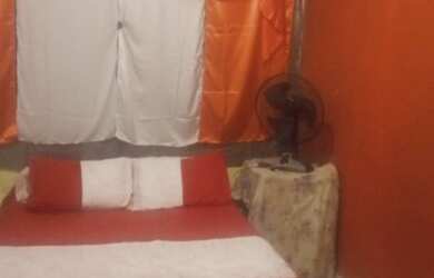 Imagem 1: Aluga se casa. Varanda, 100.000m² de Área, 2 Vagas na garageme2 Dormitórios