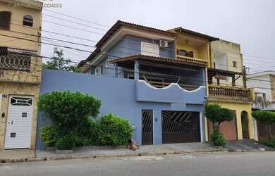 Imagem: A casa possui 3 Dormitórios, 1 Banheiro, 2 Vagas na garagem