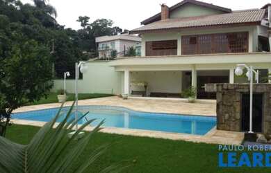 Imagem: A casa em condomínio possui 4 Dormitórios, 5 Banheiros, 5