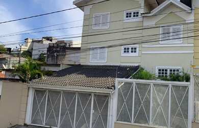 Imagem: A casa possui 3 Dormitórios, 4 Banheiros, 2 Vagas na garagem