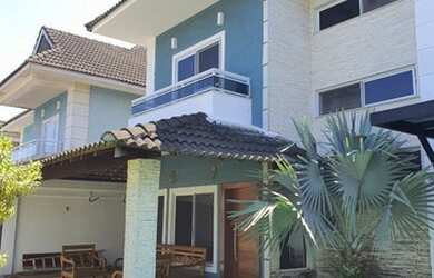 Imagem: A casa em condomínio possui 4 Dormitórios, 5 Banheiros e 3