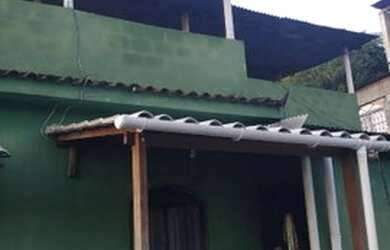 Imagem: A casa possui 2 Dormitórios, 1 Banheiro, 1 Vaga na garagem