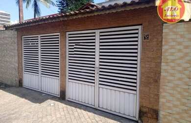 Imagem: A casa possui 3 Dormitórios, 2 Banheiros, 3 Vagas na garagem