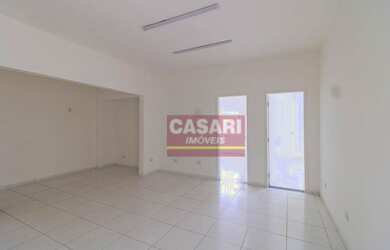 Imagem: O depósito possui 160m² de Área e está localizado em Santa