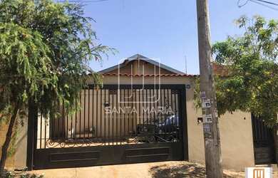 Imagem: A casa possui 3 Dormitórios, 3 Banheiros, 2 Vagas na garagem