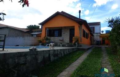 Imagem: A casa possui 2 Dormitórios, 1 Banheiro, 5 Vagas na garagem