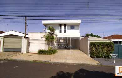 Imagem: O depósito possui 4 Vagas na garagem, 240m² de Área e está