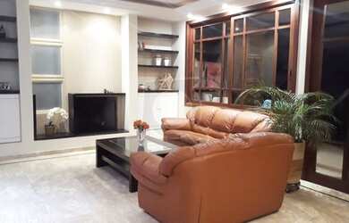 Imagem: A casa possui 3 Dormitórios, 3 Banheiros, 2 Vagas na garagem