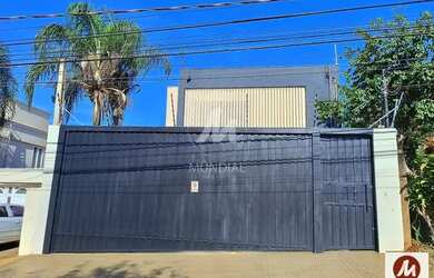 Imagem: O depósito possui 4 Vagas na garagem, 335m² de Área e está