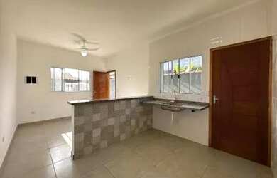 Imagem: A casa possui 2 Dormitórios, 2 Banheiros, 3 Vagas na garagem