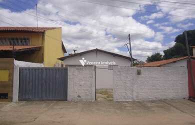 Imagem: A casa possui 1 Dormitório, 1 Banheiro, 2 Vagas na garagem
