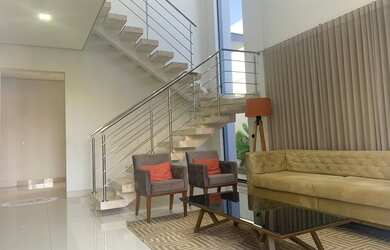 Imagem: A casa em condomínio possui 4 Dormitórios, 5 Banheiros, 4