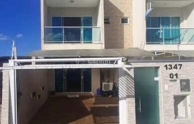 Imagem: A casa possui 3 Dormitórios, 3 Banheiros, 2 Vagas na garagem