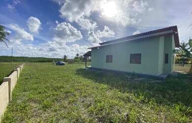 Imagem: A casa em condomínio possui 3 Dormitórios, 2 Banheiros, 5