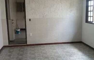 Imagem: A casa possui 2 Dormitórios, 2 Banheiros, 90m² de Área e