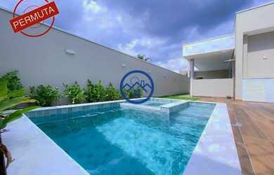 Imagem: A casa em condomínio possui 3 Dormitórios, 2 Banheiros, 4