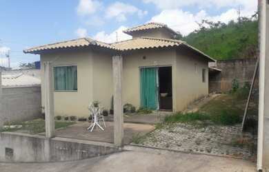 Imagem: A casa possui 3 Dormitórios, 1 Banheiro, 5 Vagas na garagem