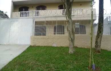 Imagem: A casa possui 3 Dormitórios, 3 Banheiros, 4 Vagas na garagem