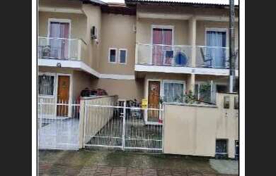 Imagem: A casa possui 2 Dormitórios, 1 Banheiro, 1 Vaga na garagem