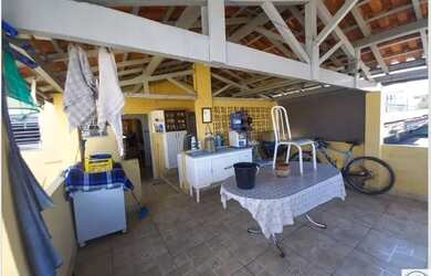 Imagem: A casa possui 2 Dormitórios, 2 Banheiros, 108m² de Área e