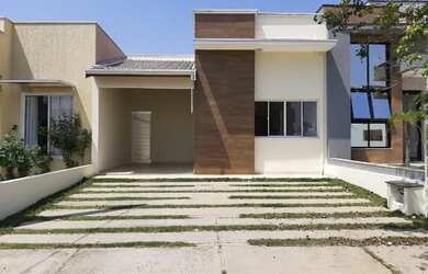 Imagem: A casa em condomínio possui 3 Dormitórios, 2 Banheiros, 3