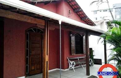 Imagem: A casa possui 3 Dormitórios, 1 Banheiro, 3 Vagas na garagem