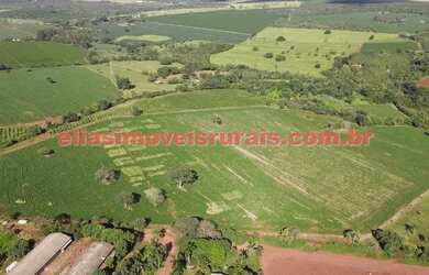 Imagem: A fazenda está localizado em Área Rural de Araguari, Araguari