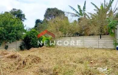 Imagem: O terreno possui 750m² de Área e está localizado em Atuba