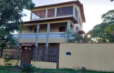 Imagem: A casa possui 5 Dormitórios, 4 Banheiros, 3 Vagas na garagem