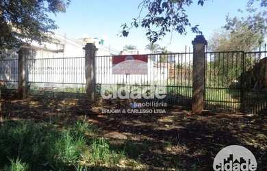 Imagem: O terreno possui 600m² de Área, Imóvel mobiliado e está