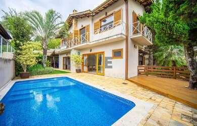 Imagem: A casa em condomínio possui 5 Dormitórios, 5 Banheiros, 4