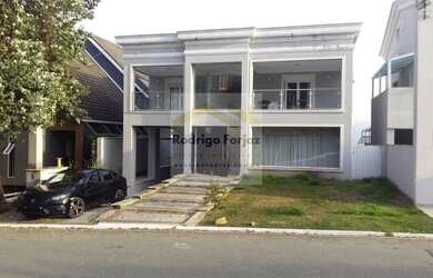 Imagem: A casa possui 4 Dormitórios, 5 Banheiros, 5 Vagas na garagem