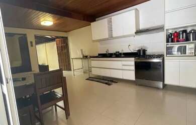 Imagem: A casa possui 2 Dormitórios, 3 Banheiros, 2 Vagas na garagem