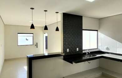 Imagem 8: Bairro Santo Inácio. Casa com 3 quartos, sendo uma suíte. Quintal amplo