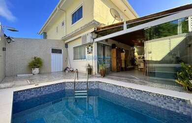 Imagem: A casa em condomínio possui 4 Dormitórios, 5 Banheiros, 3