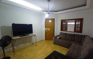 Imagem: A casa possui 4 Dormitórios, 3 Banheiros, 2 Vagas na garagem