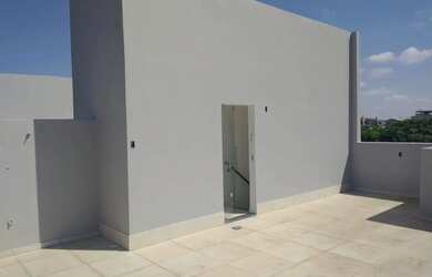 Imagem: O apartamento possui 2 Dormitórios, 1 Banheiro, 2 Vagas na