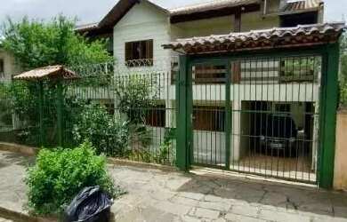 Imagem: A casa possui 5 Dormitórios, 2 Banheiros, 2 Vagas na garagem