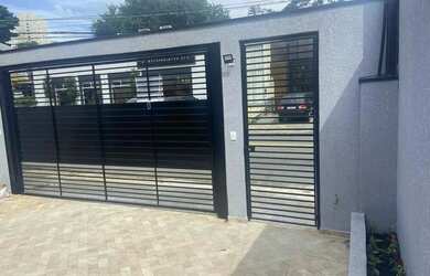 Imagem: A casa possui 2 Dormitórios, 3 Banheiros, 2 Vagas na garagem