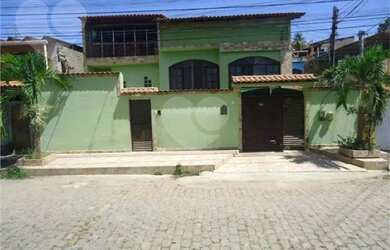 Imagem: A casa possui 4 Dormitórios, 3 Banheiros, 3 Vagas na garagem