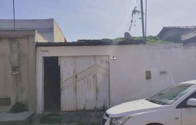 Imagem: A casa possui 2 Dormitórios, 2 Banheiros e 1 Vaga na garagem